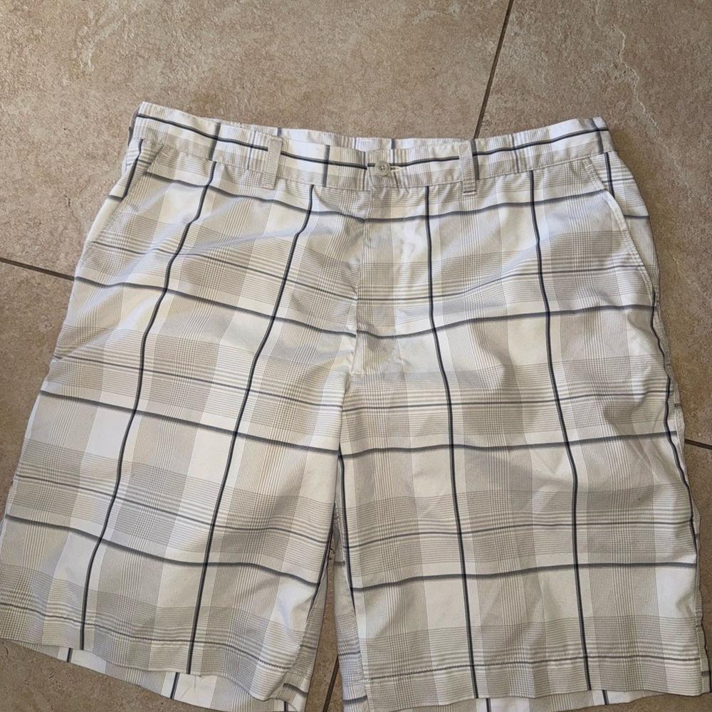 Champions Tour Gray cream  Plaid Shorts Golf 100% Polyester Men's Size 36 U13